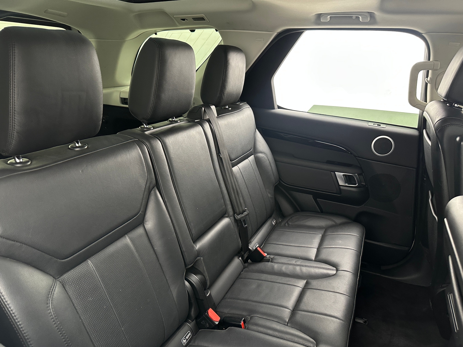 Thumbnail: 2019 Land Rover Discovery - 5