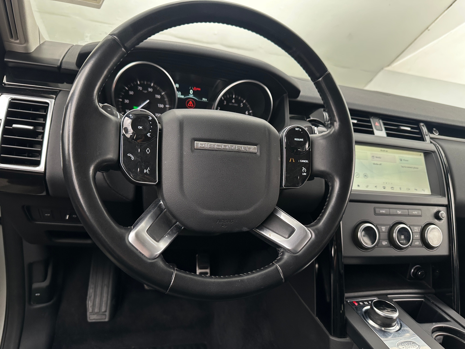 Thumbnail: 2019 Land Rover Discovery - 4