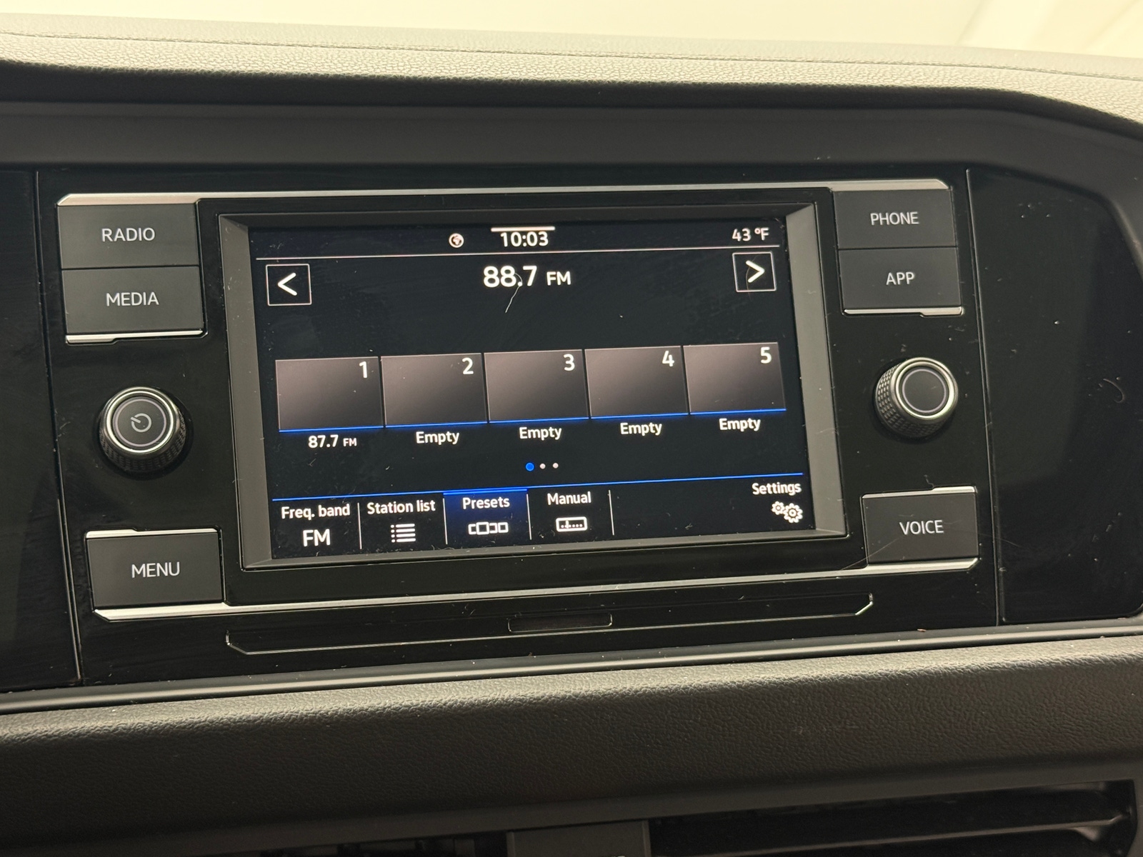 Thumbnail: 2021 Volkswagen Jetta - 4