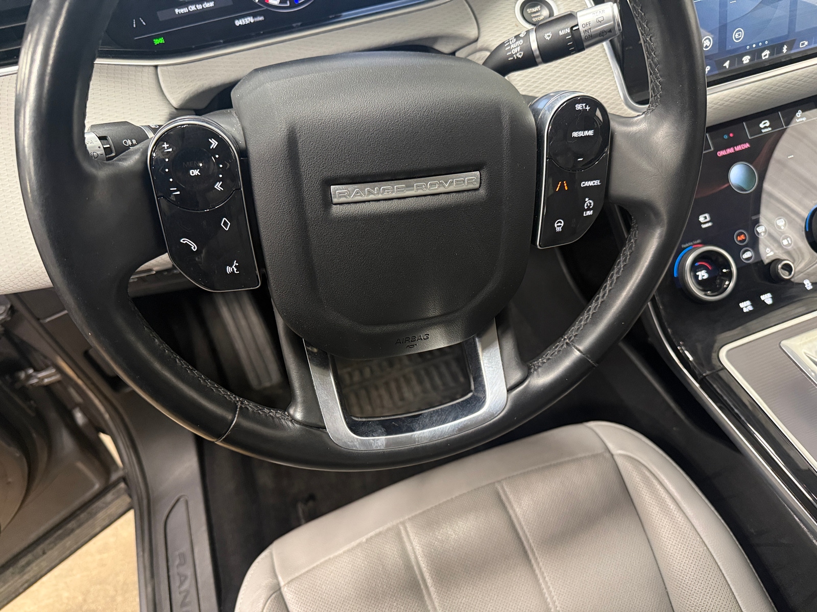 Thumbnail: 2020 Land Rover Range Rover Evoque - 4