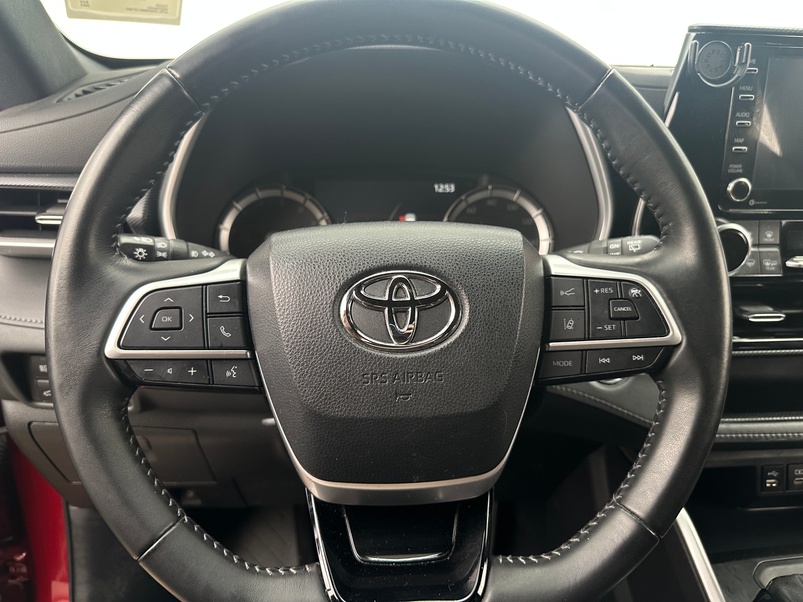 Thumbnail: 2022 Toyota Highlander - 4