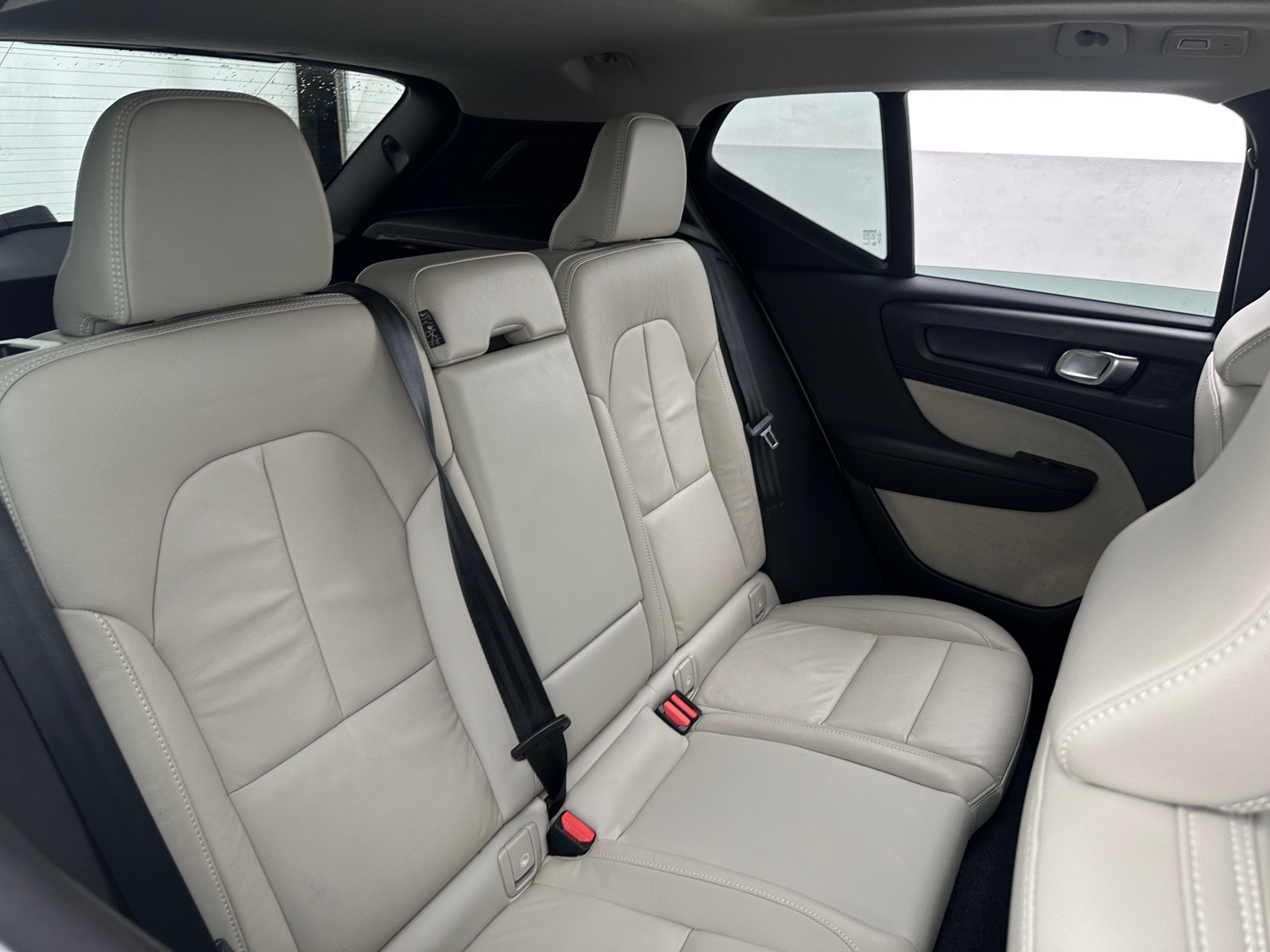 Thumbnail: 2023 Volvo XC40 - 6