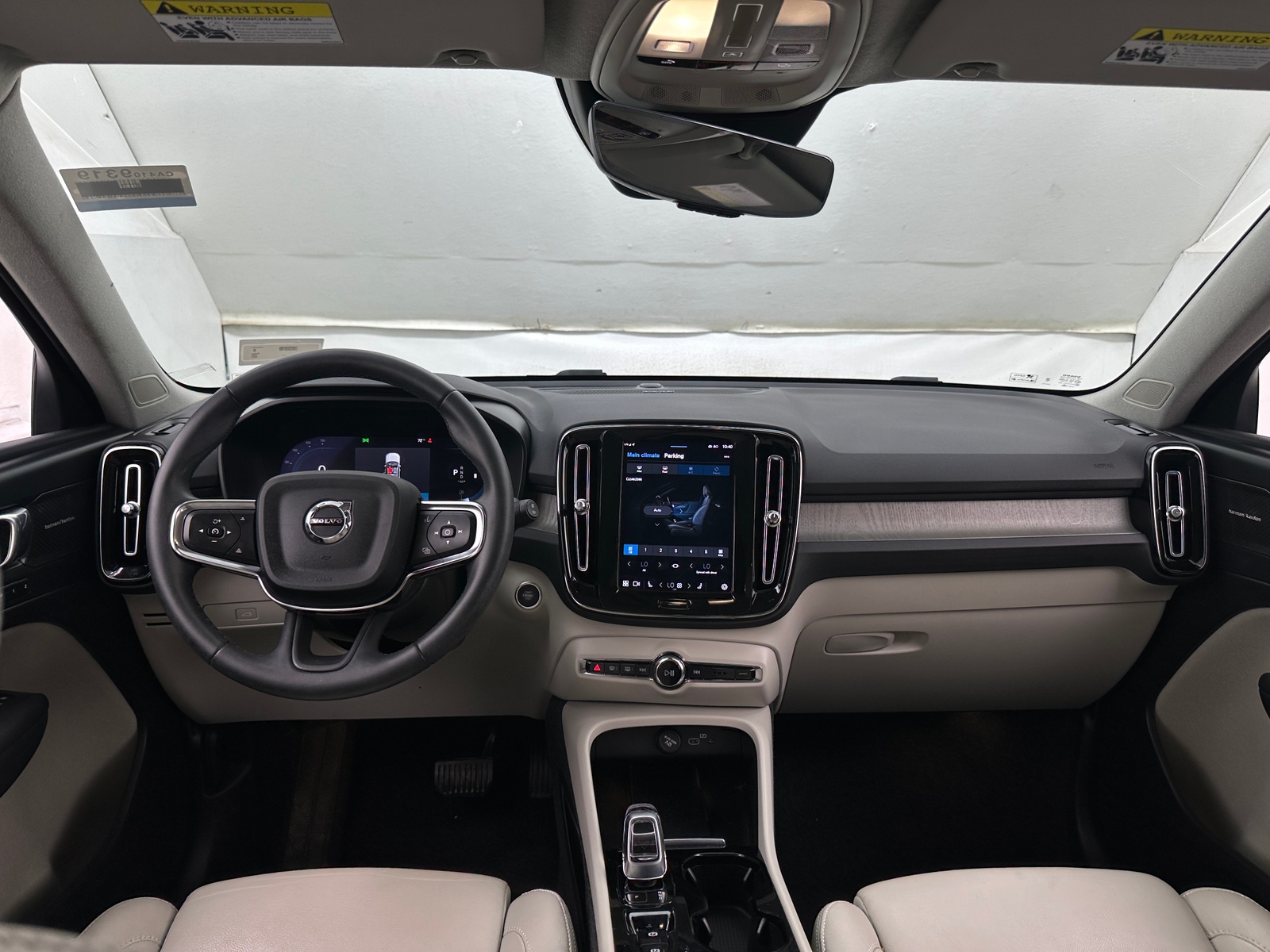 Thumbnail: 2023 Volvo XC40 - 3