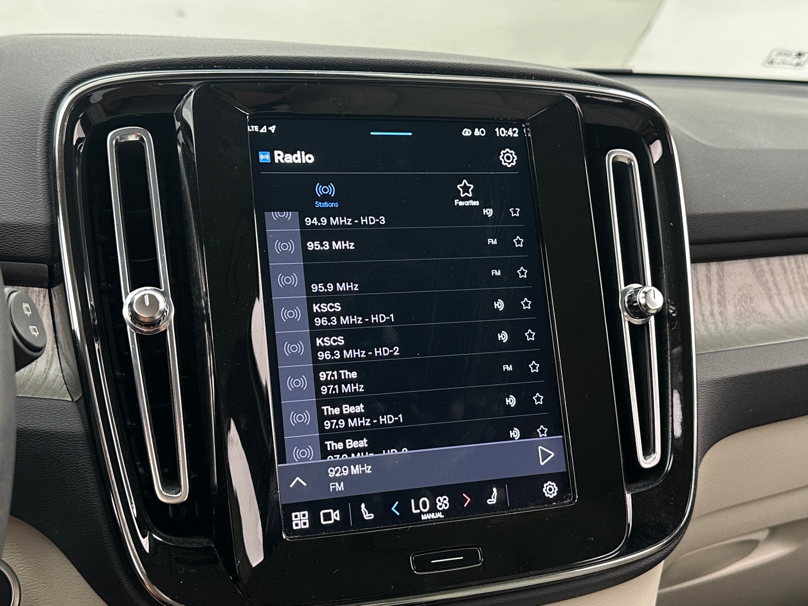 Thumbnail: 2023 Volvo XC40 - 4