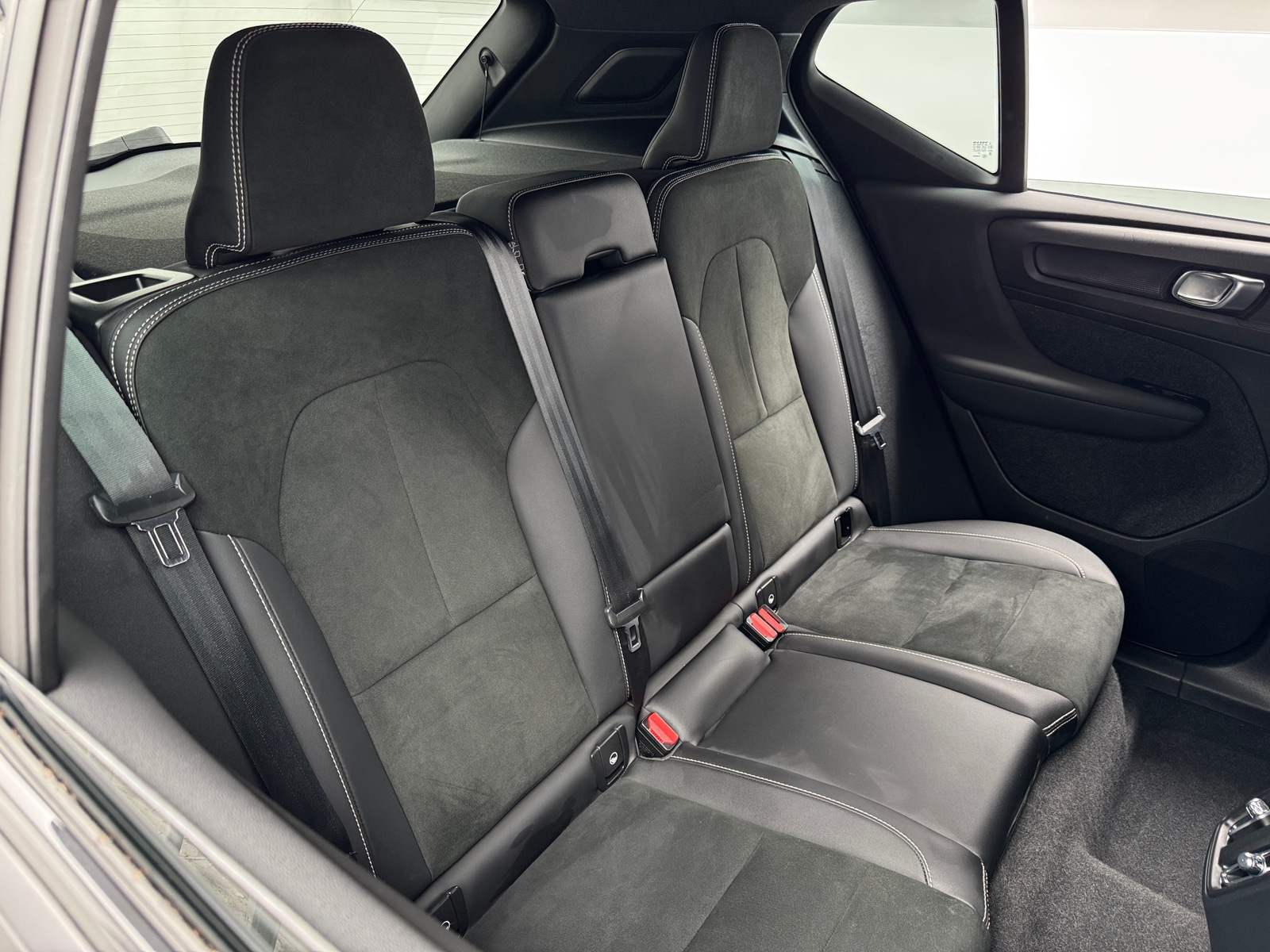 Thumbnail: 2023 Volvo XC40 - 5