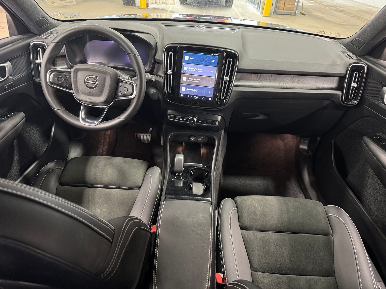 Thumbnail: 2023 Volvo XC40 - 2