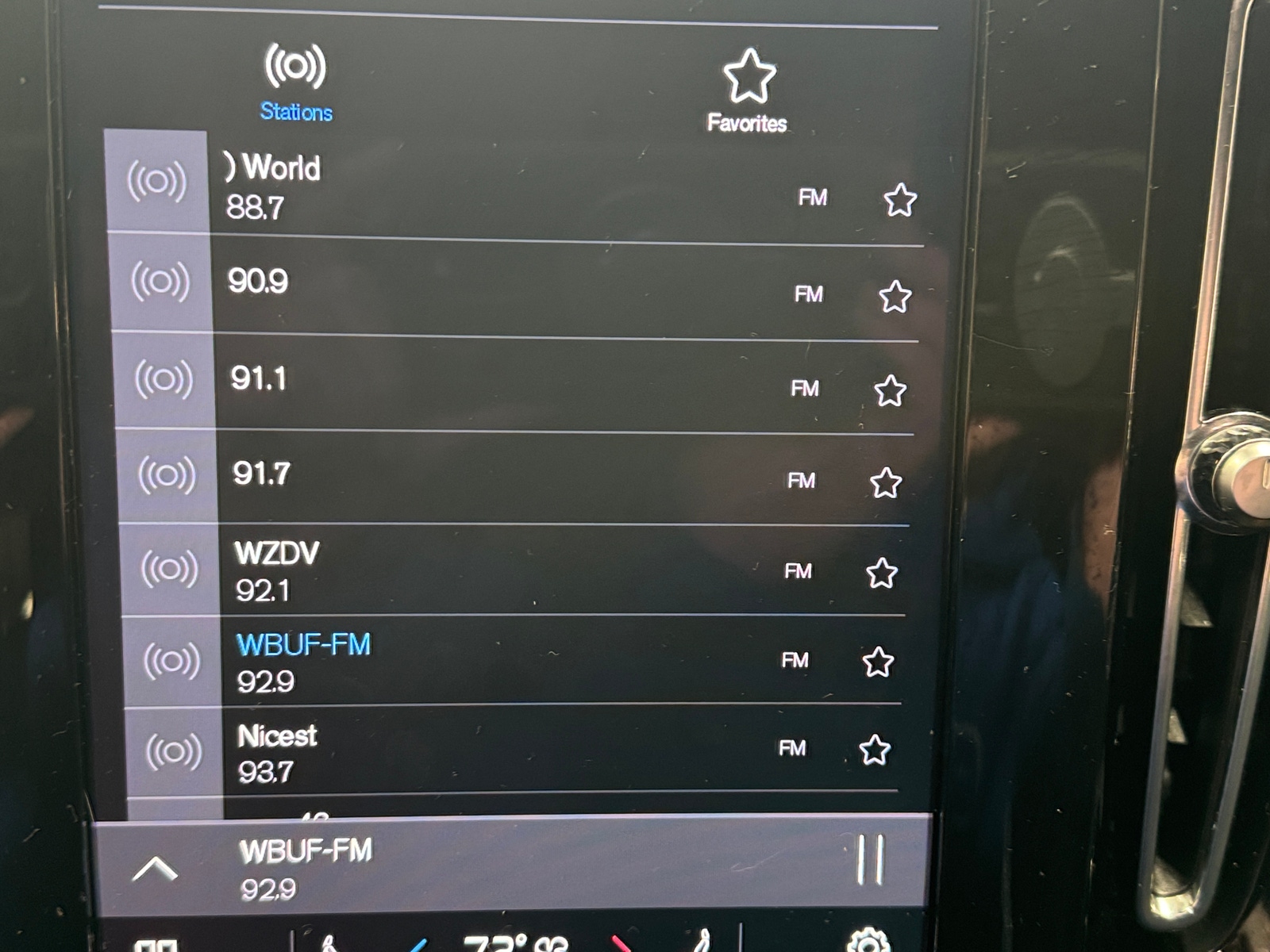 Thumbnail: 2023 Volvo XC40 - 3