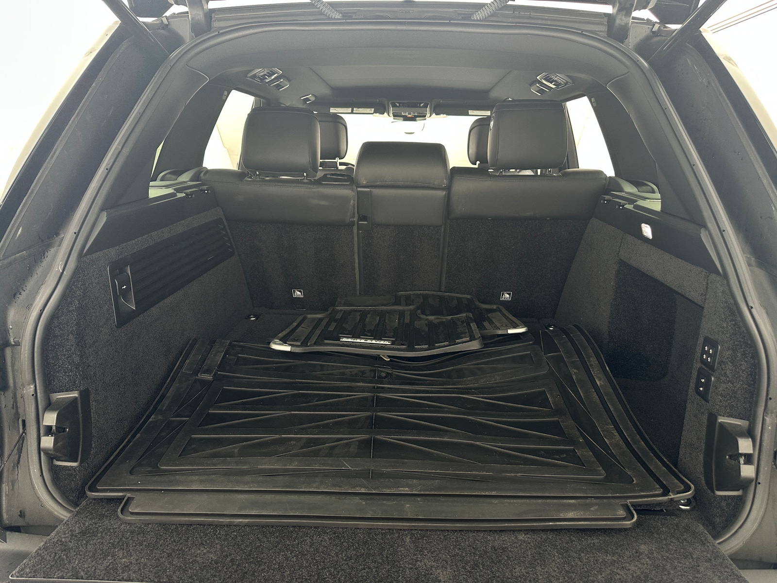 Thumbnail: 2022 Land Rover Range Rover - 6