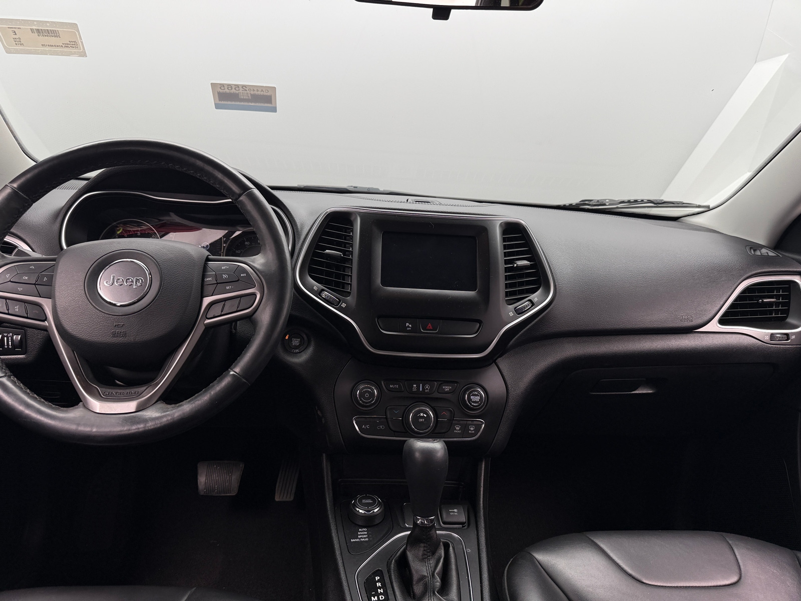 Thumbnail: 2019 Jeep Cherokee - 3