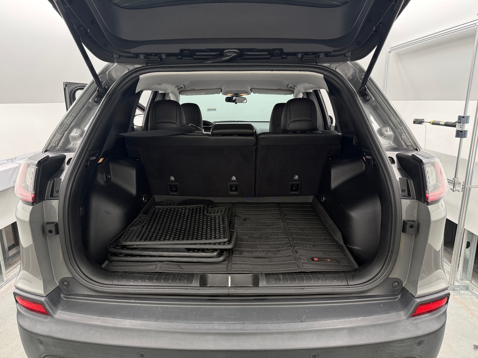 Thumbnail: 2019 Jeep Cherokee - 7