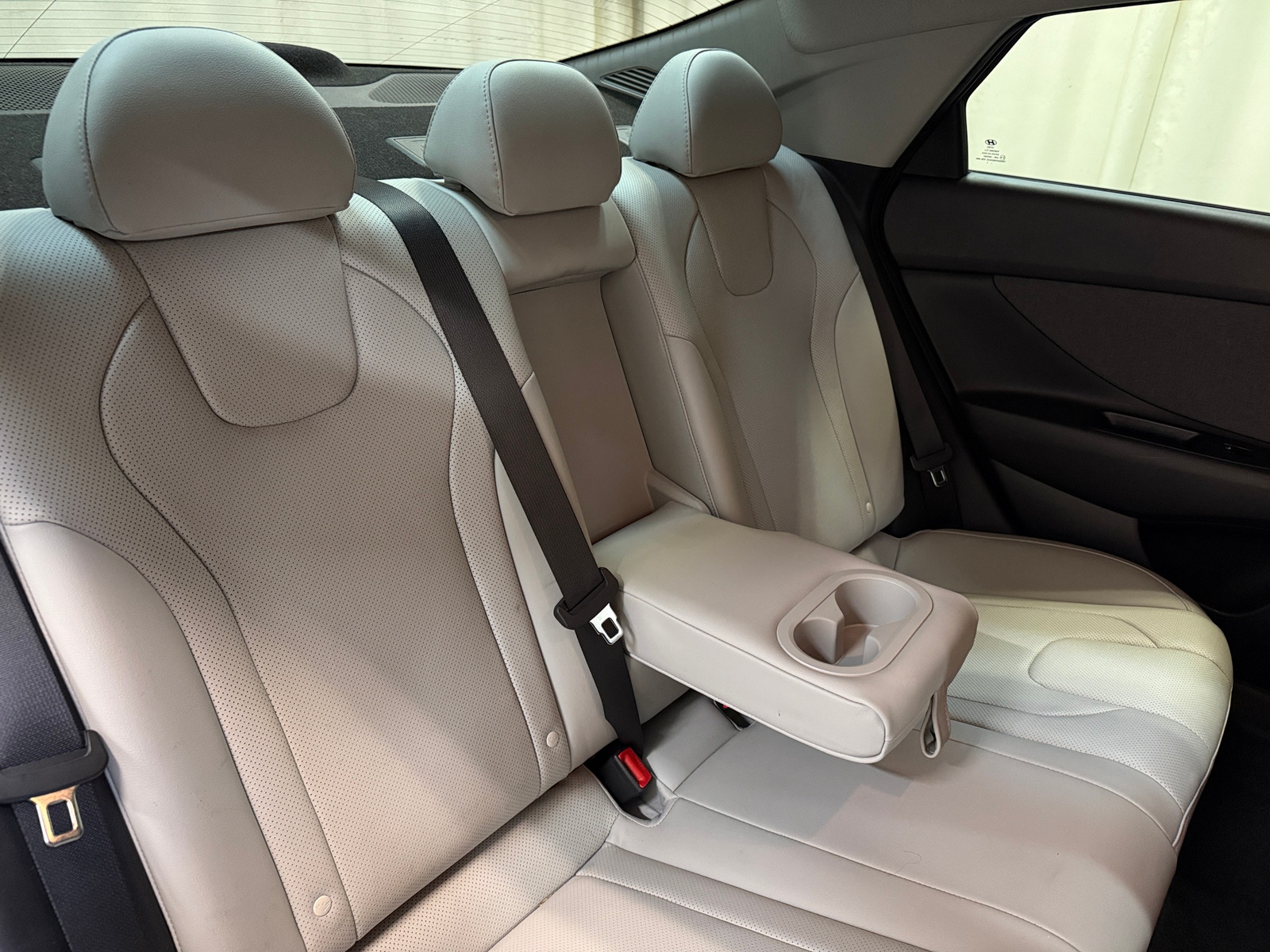 Thumbnail: 2022 Hyundai Elantra - 5