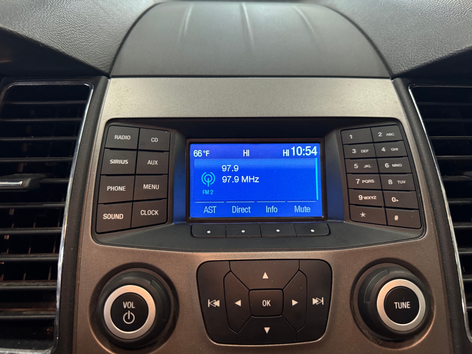 Thumbnail: 2015 Ford Taurus - 4