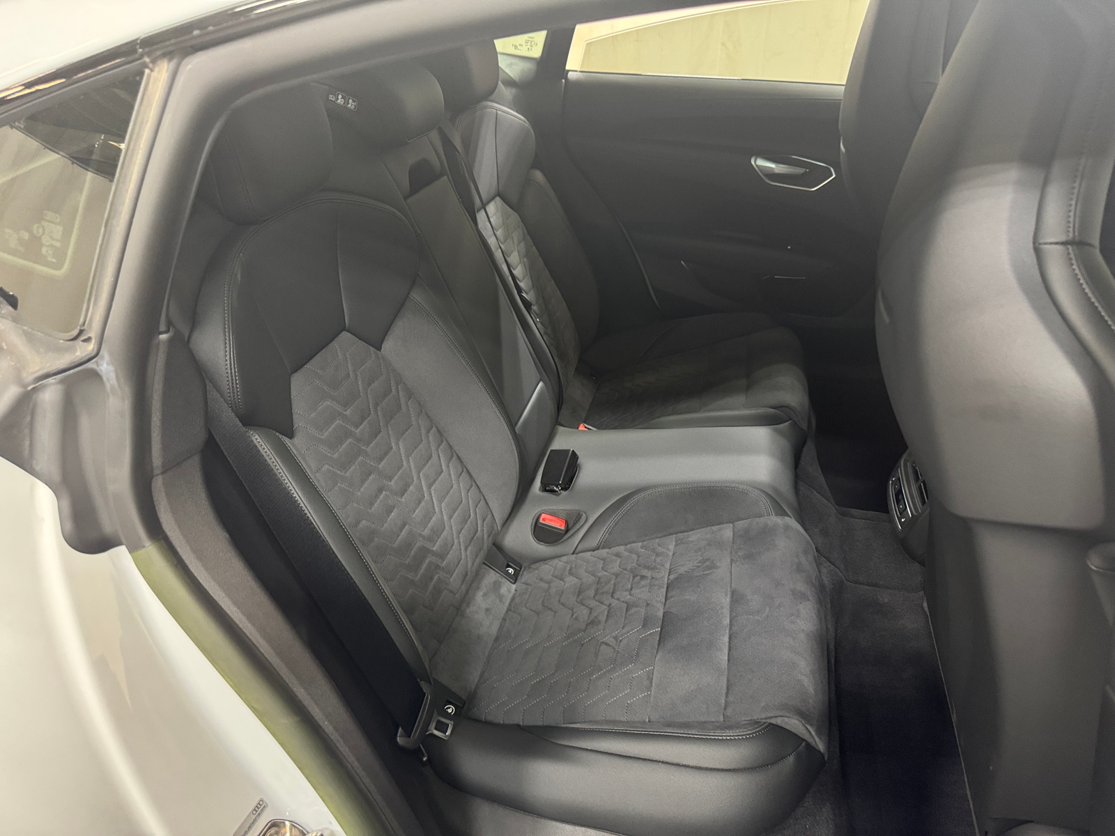 Thumbnail: 2023 Audi e-tron GT - 6