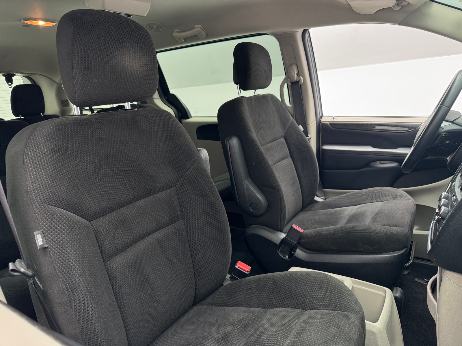 Thumbnail: 2016 Dodge Grand Caravan - 2