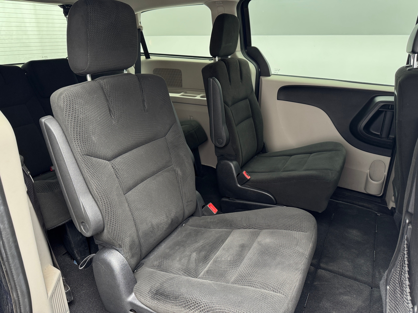 Thumbnail: 2016 Dodge Grand Caravan - 6