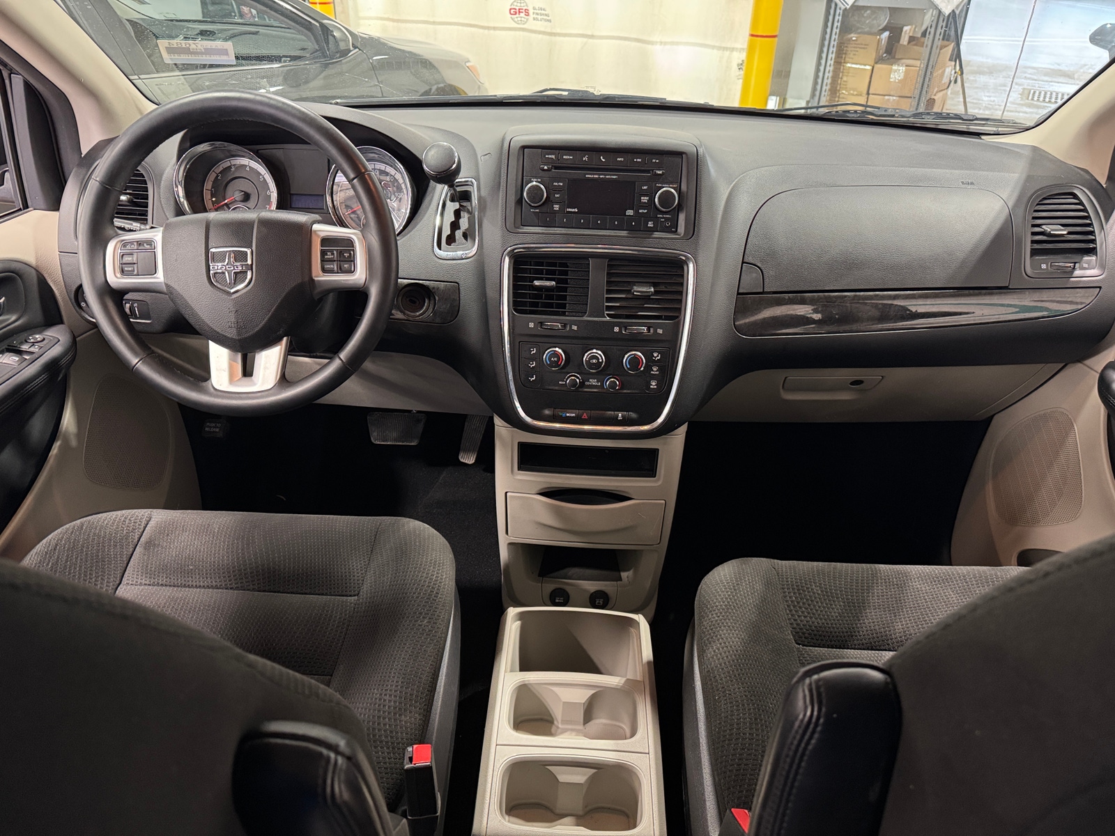 Thumbnail: 2016 Dodge Grand Caravan - 3