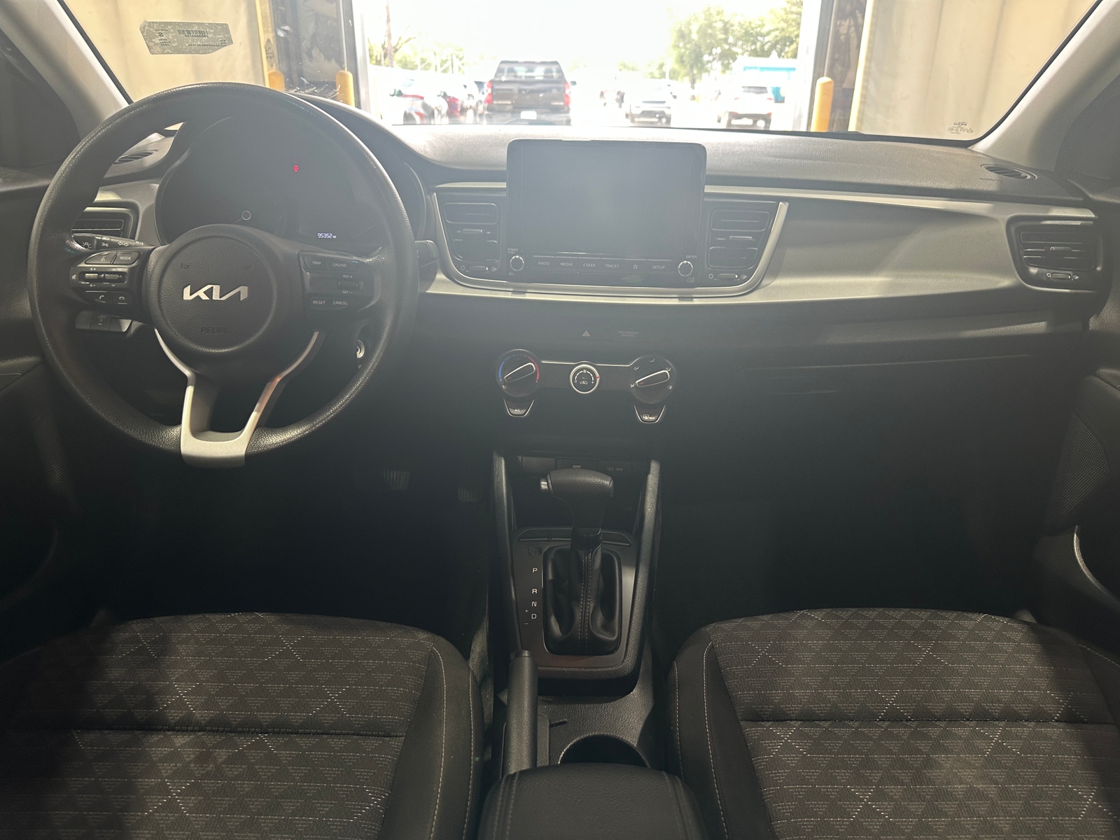 Thumbnail: 2022 Kia Rio - 3