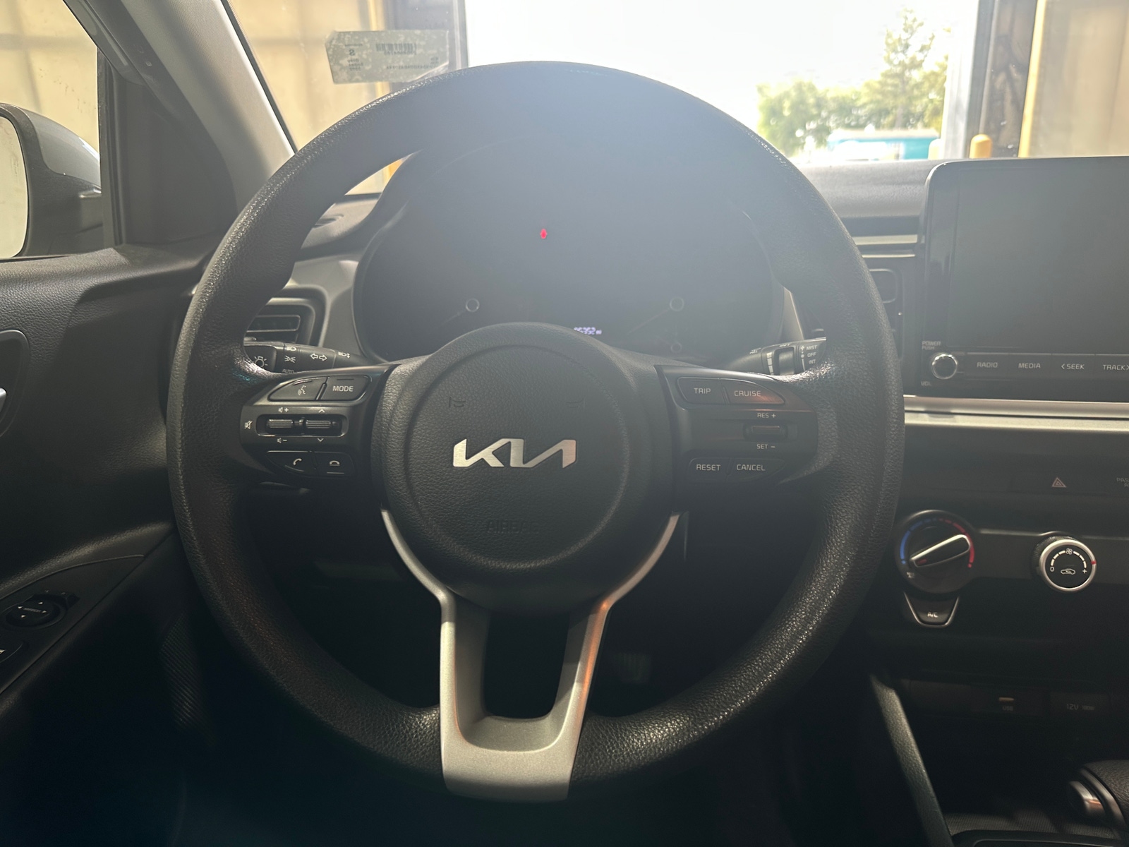 Thumbnail: 2022 Kia Rio - 5