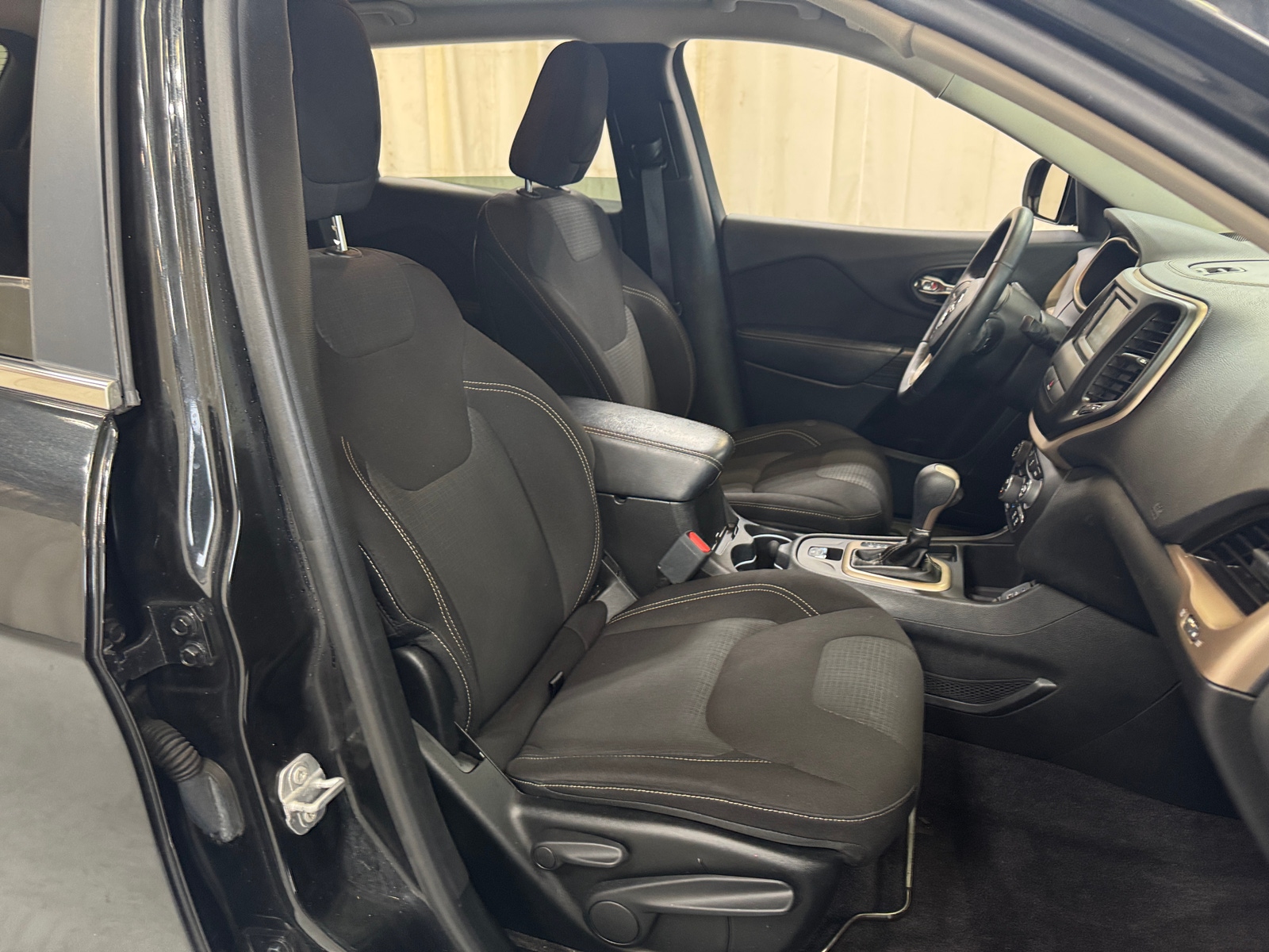 Thumbnail: 2016 Jeep Cherokee - 2