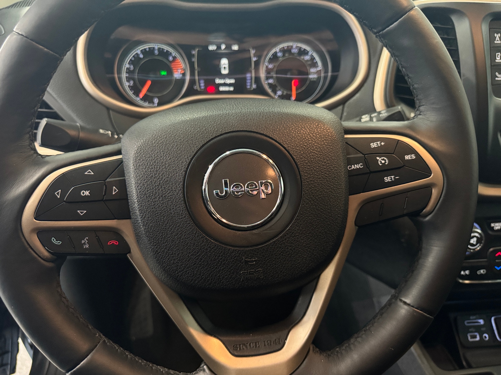 Thumbnail: 2016 Jeep Cherokee - 5