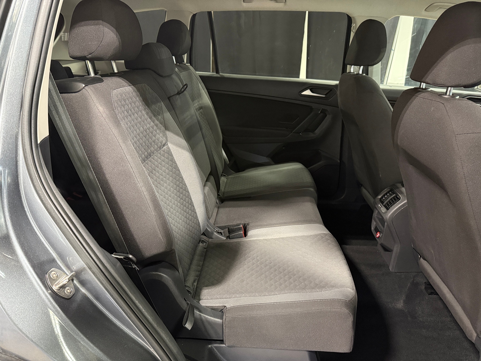 Thumbnail: 2019 Volkswagen Tiguan - 6