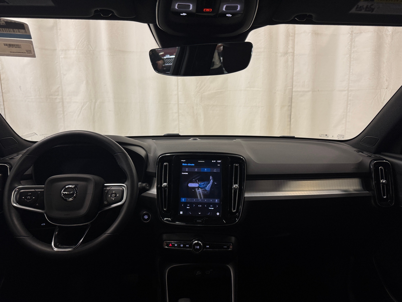 Thumbnail: 2024 Volvo XC40 - 3