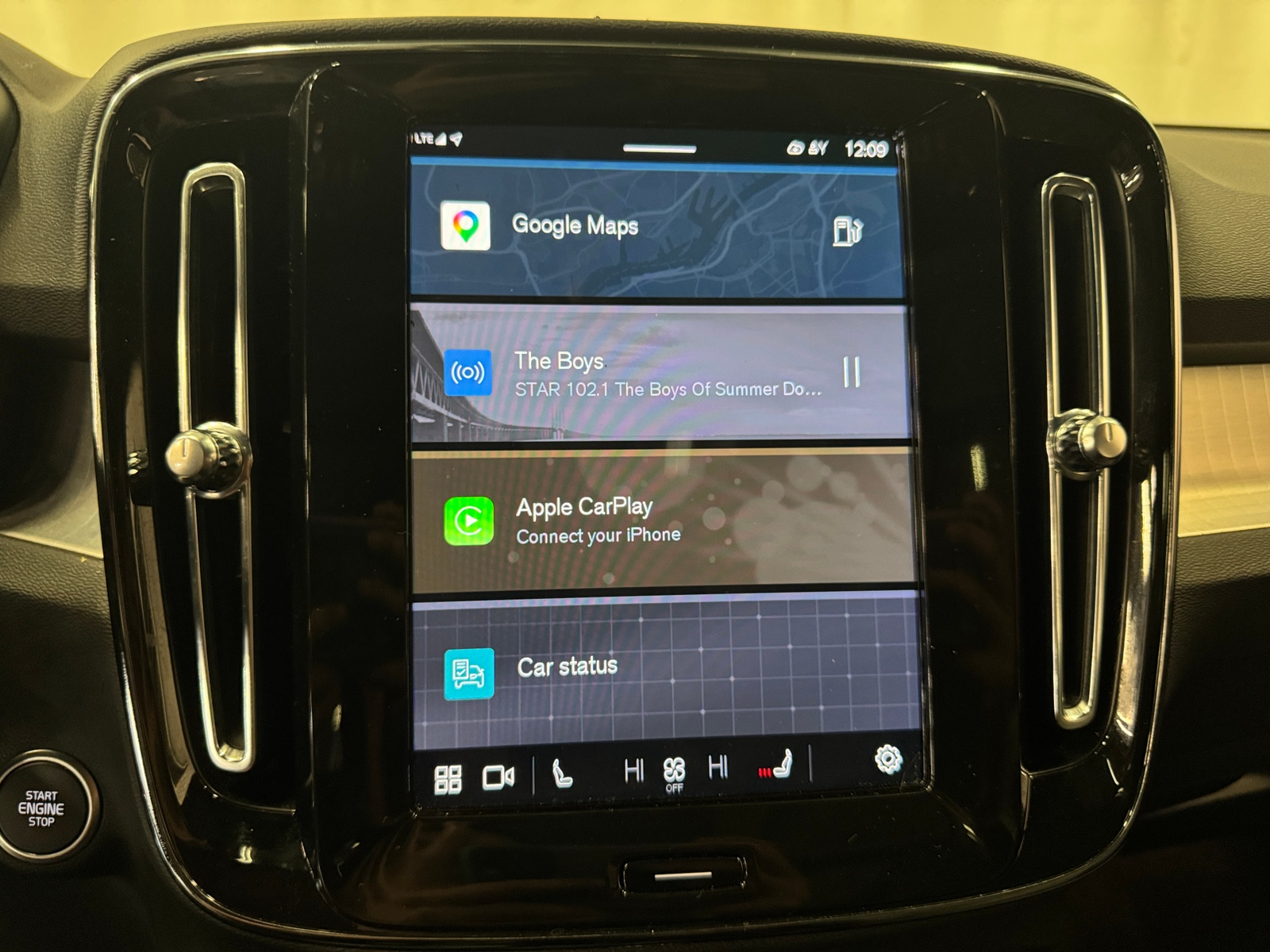 Thumbnail: 2024 Volvo XC40 - 4