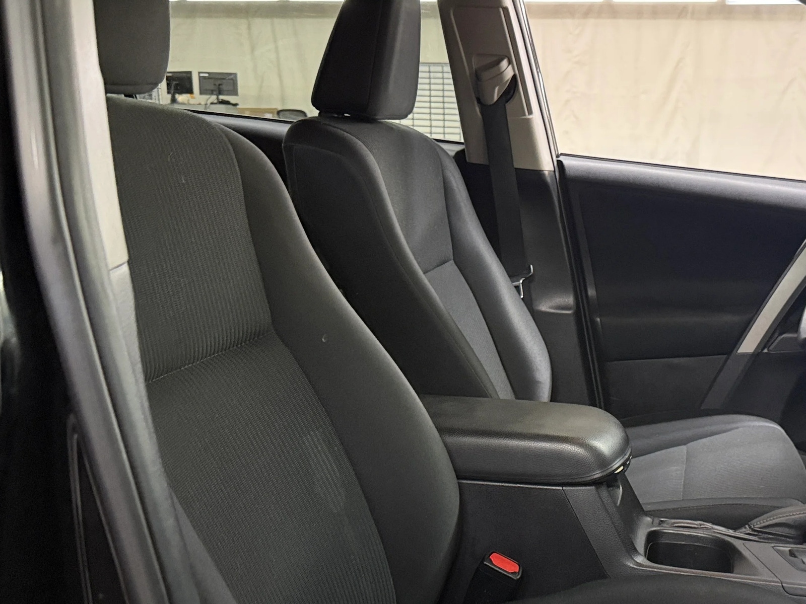 Thumbnail: 2018 Toyota RAV4 - 2