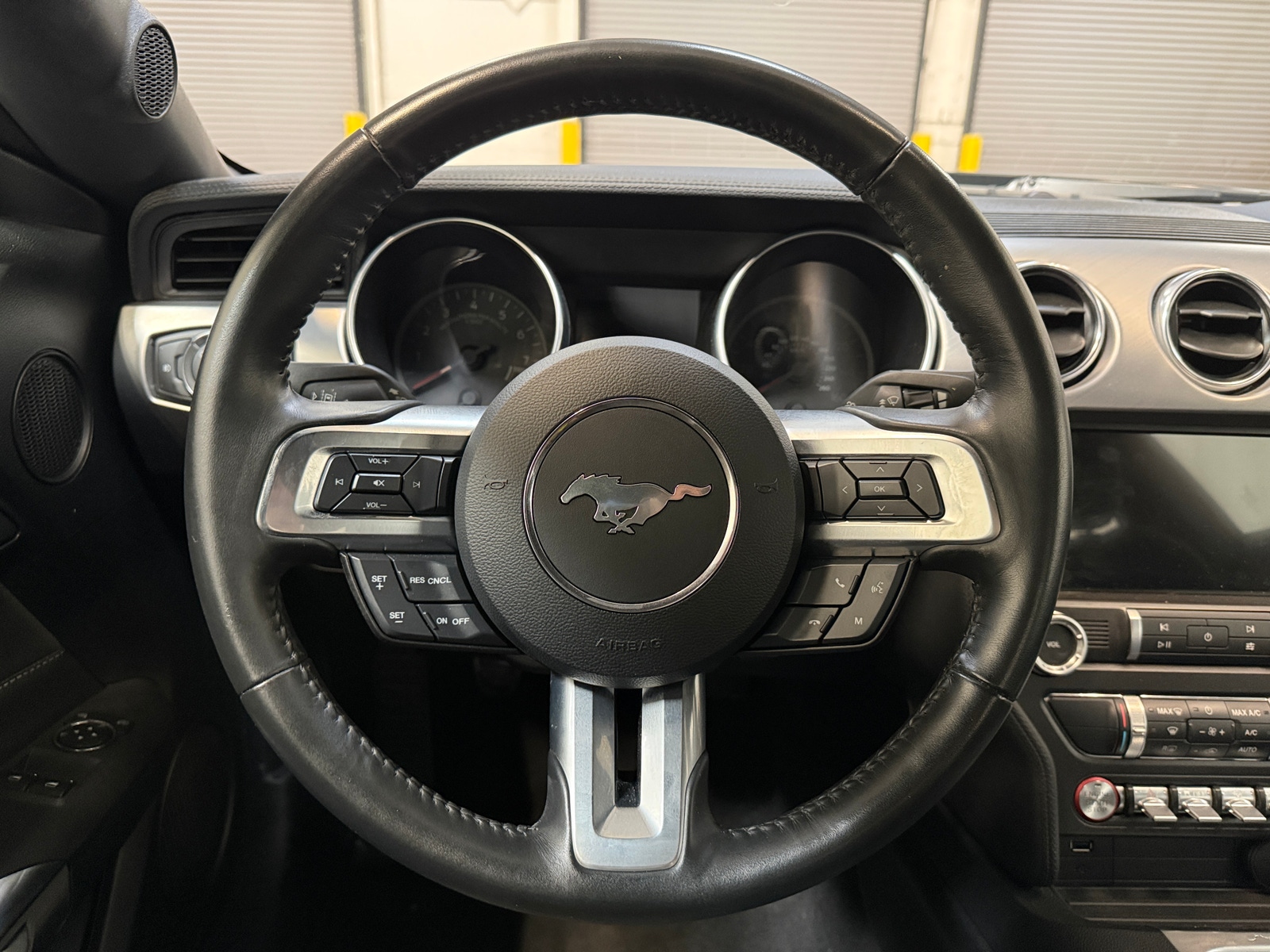 Thumbnail: 2022 Ford Mustang - 5