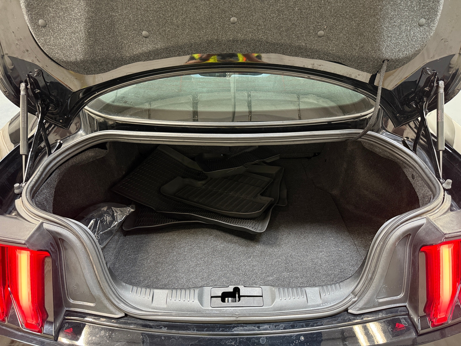 Thumbnail: 2022 Ford Mustang - 6