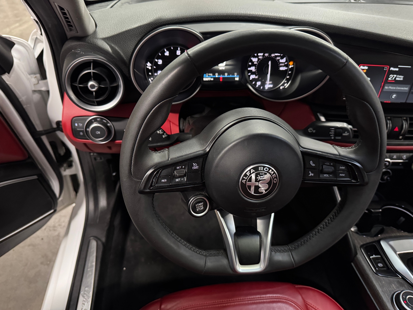 Thumbnail: 2021 Alfa Romeo Giulia - 4