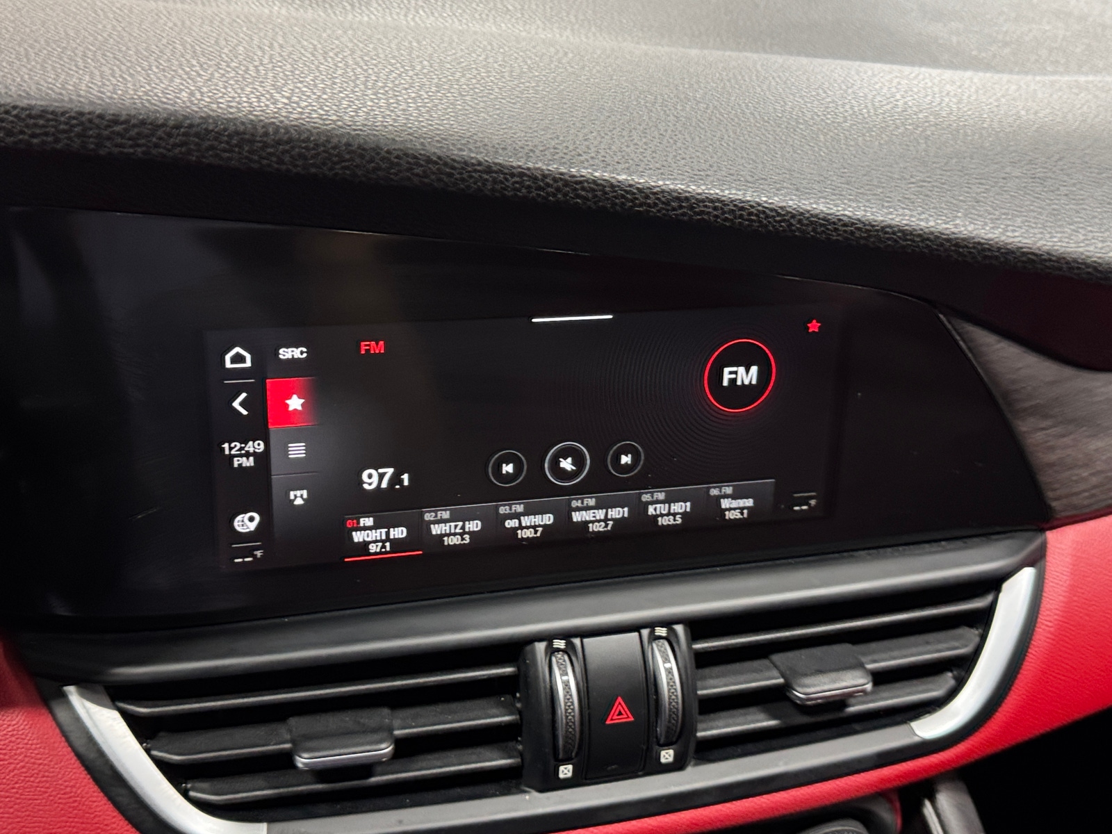 Thumbnail: 2021 Alfa Romeo Giulia - 3