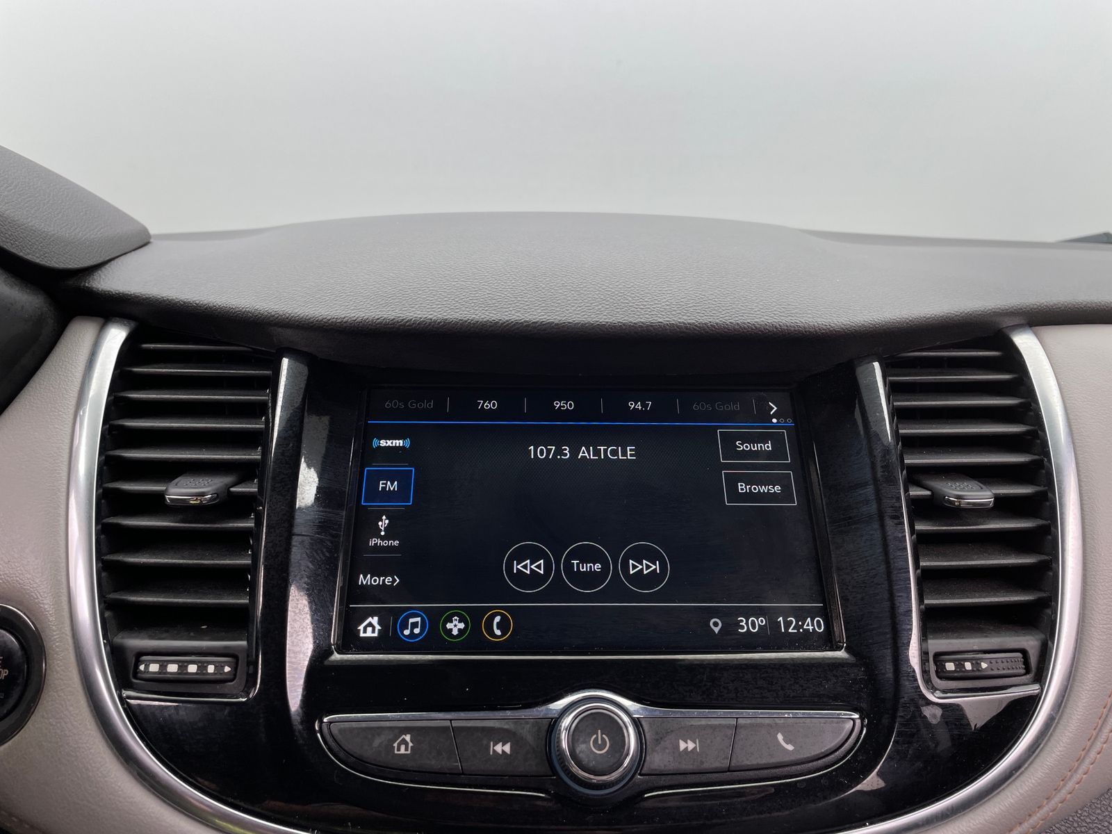 Thumbnail: 2019 Chevrolet Trax - 3