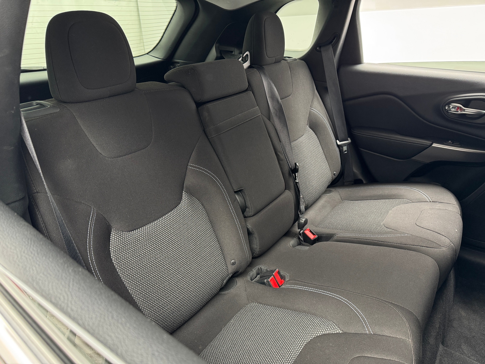 Thumbnail: 2019 Jeep Cherokee - 6