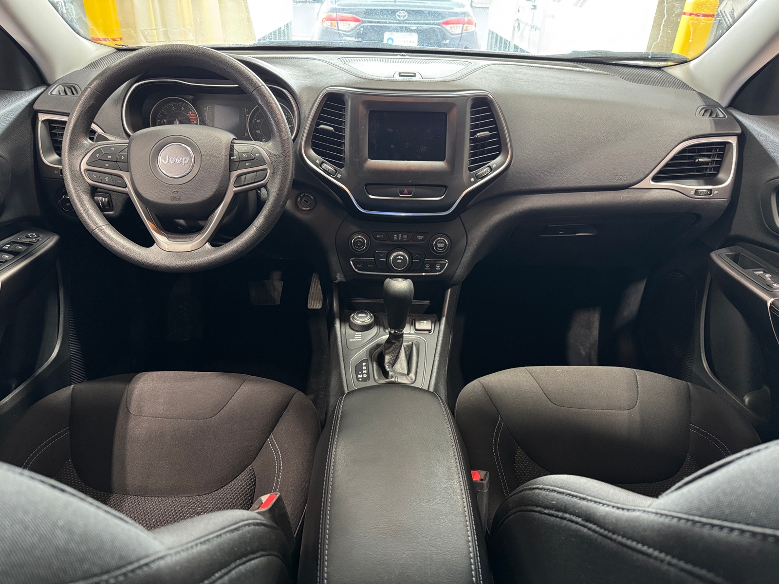 Thumbnail: 2019 Jeep Cherokee - 3