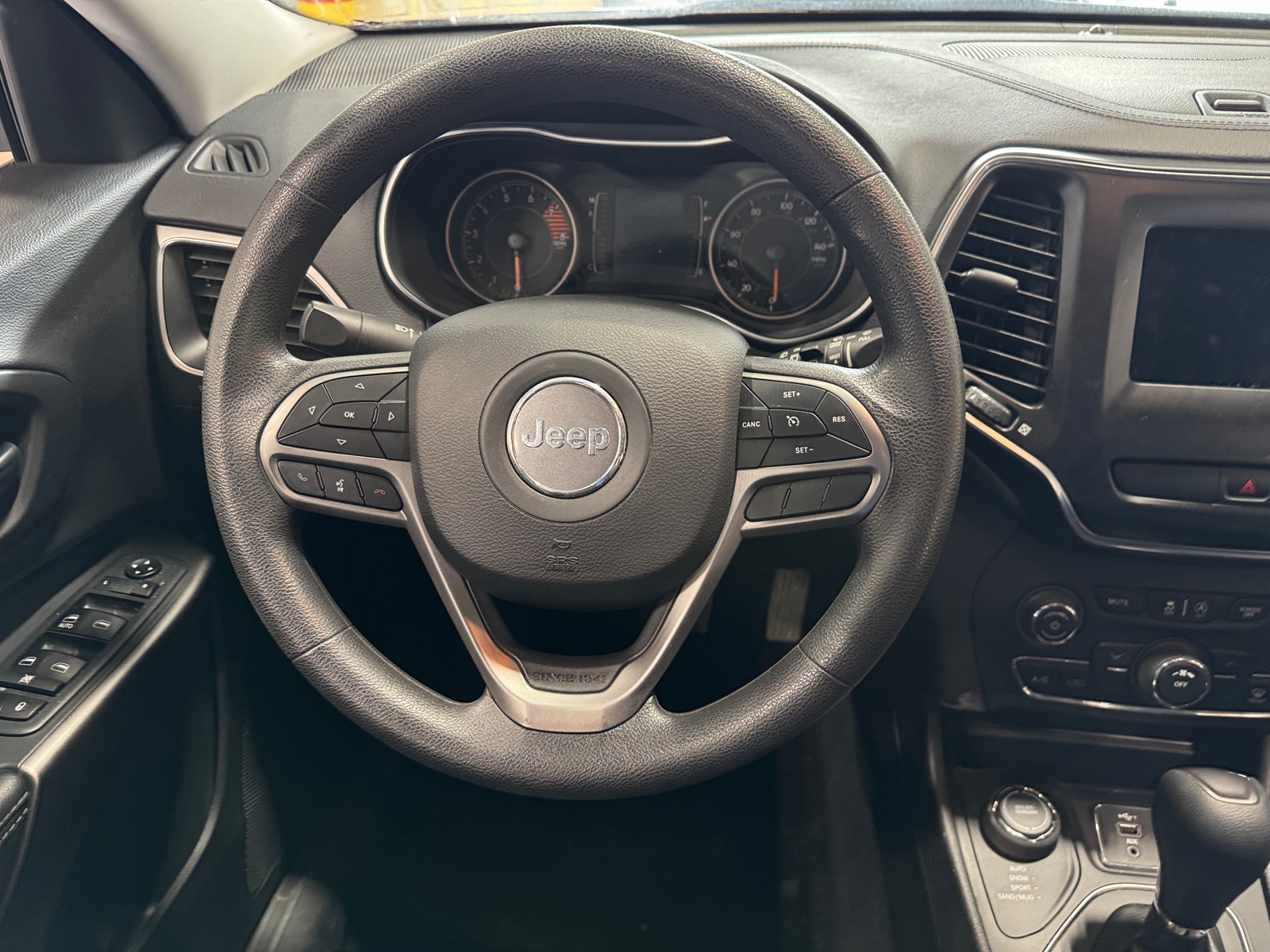 Thumbnail: 2019 Jeep Cherokee - 5