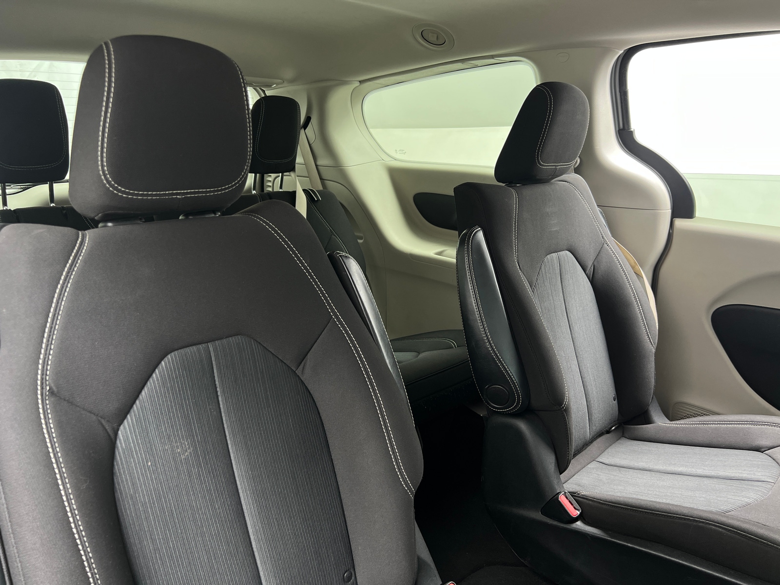 Thumbnail: 2020 Chrysler Voyager - 6