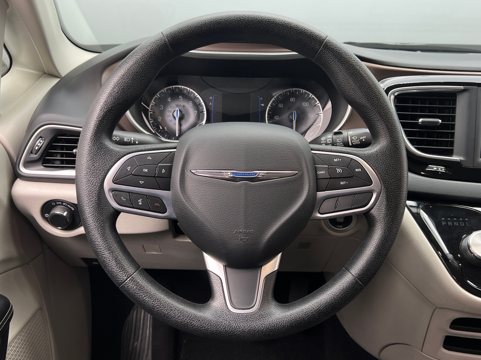 Thumbnail: 2020 Chrysler Voyager - 5