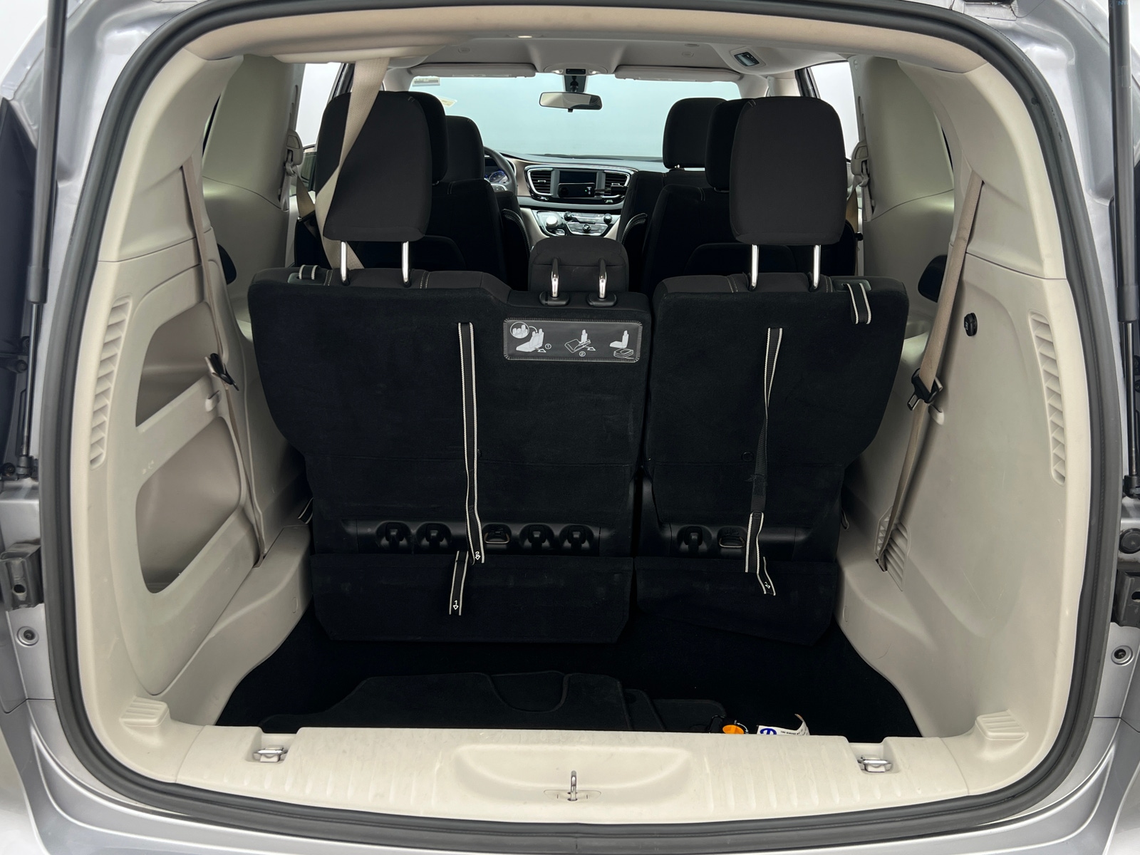 Thumbnail: 2020 Chrysler Voyager - 7