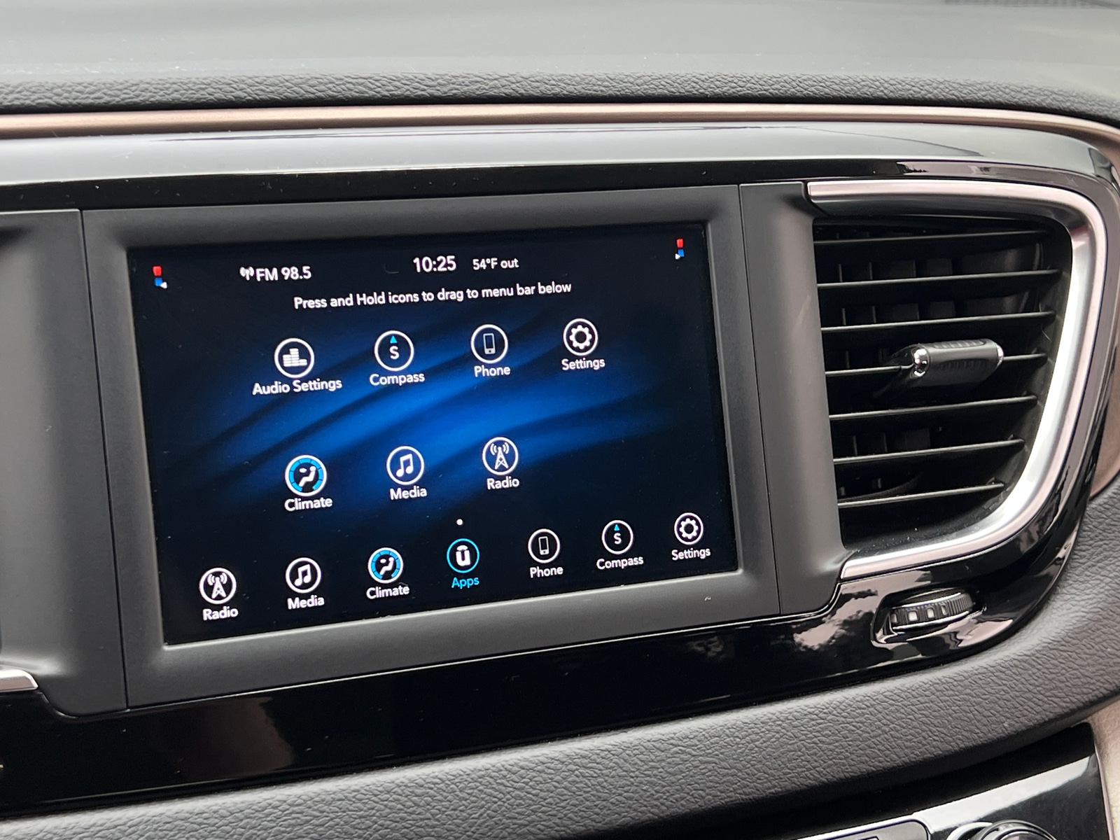 Thumbnail: 2020 Chrysler Voyager - 4