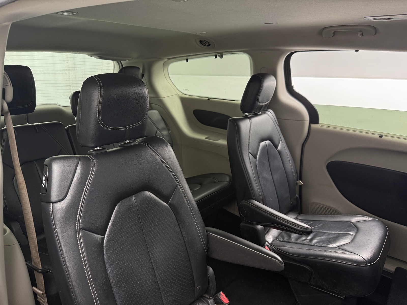 Thumbnail: 2022 Chrysler Pacifica - 5