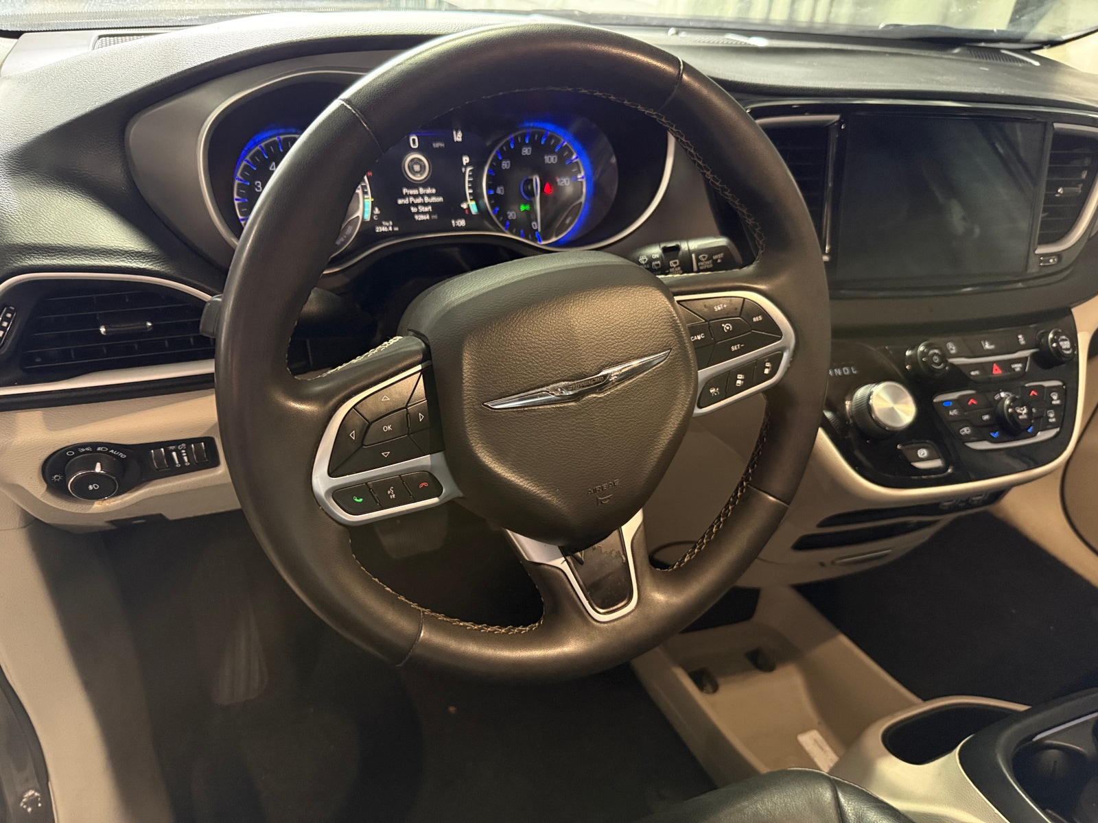 Thumbnail: 2022 Chrysler Pacifica - 4