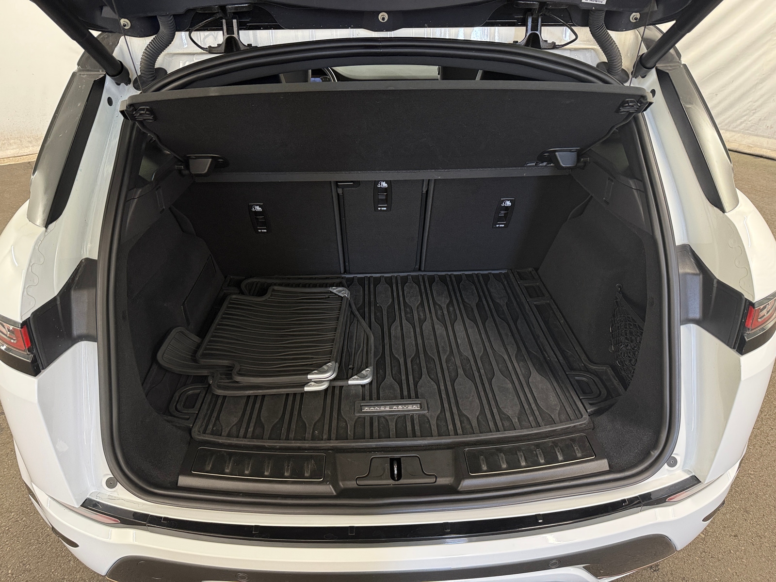 Thumbnail: 2022 Land Rover Range Rover Evoque - 6