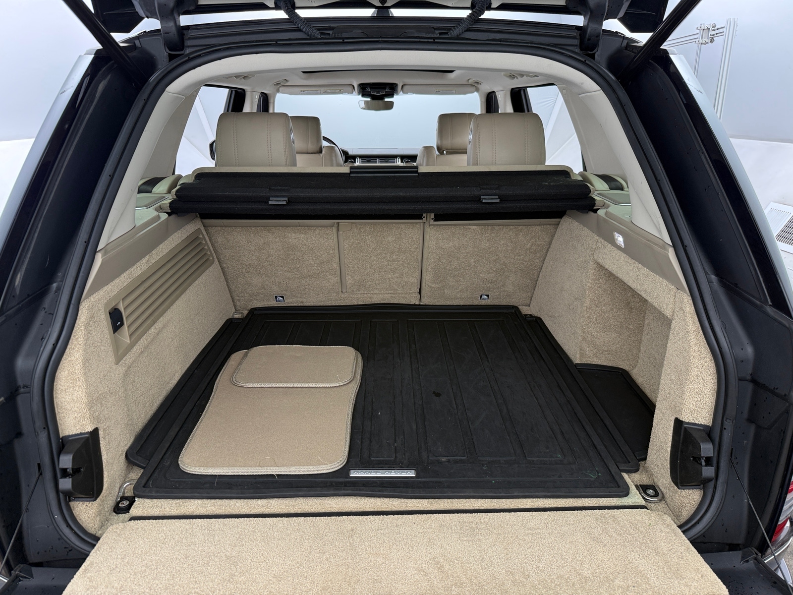 Thumbnail: 2017 Land Rover Range Rover - 6