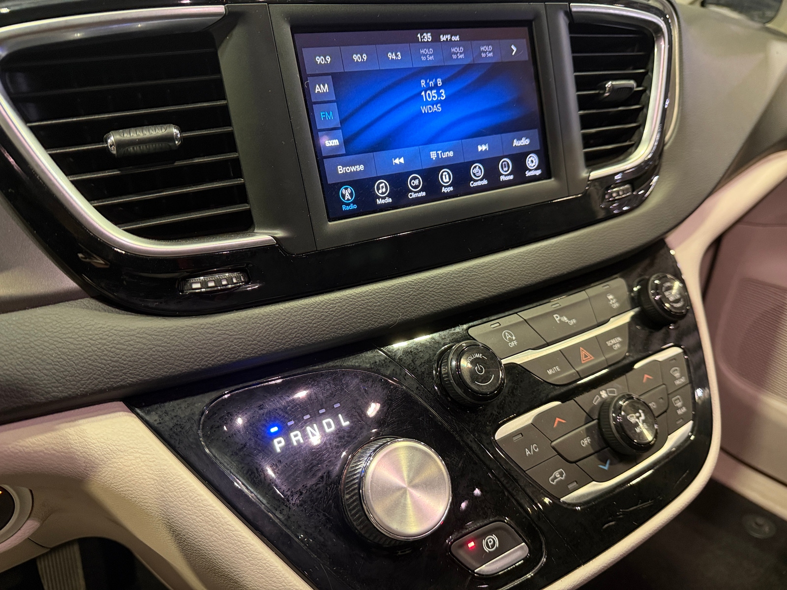 Thumbnail: 2020 Chrysler Pacifica - 3