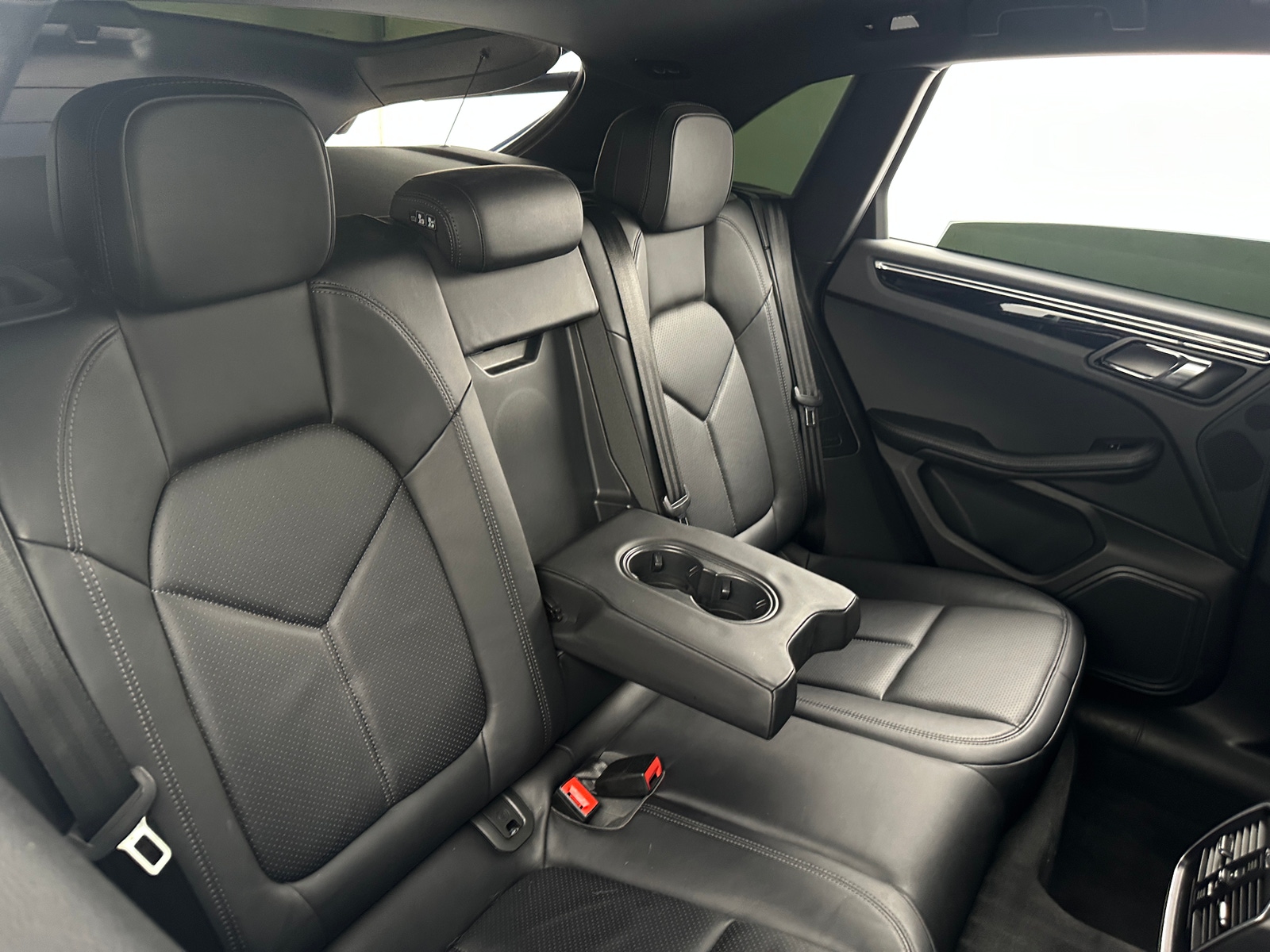 Thumbnail: 2017 Porsche Macan - 5