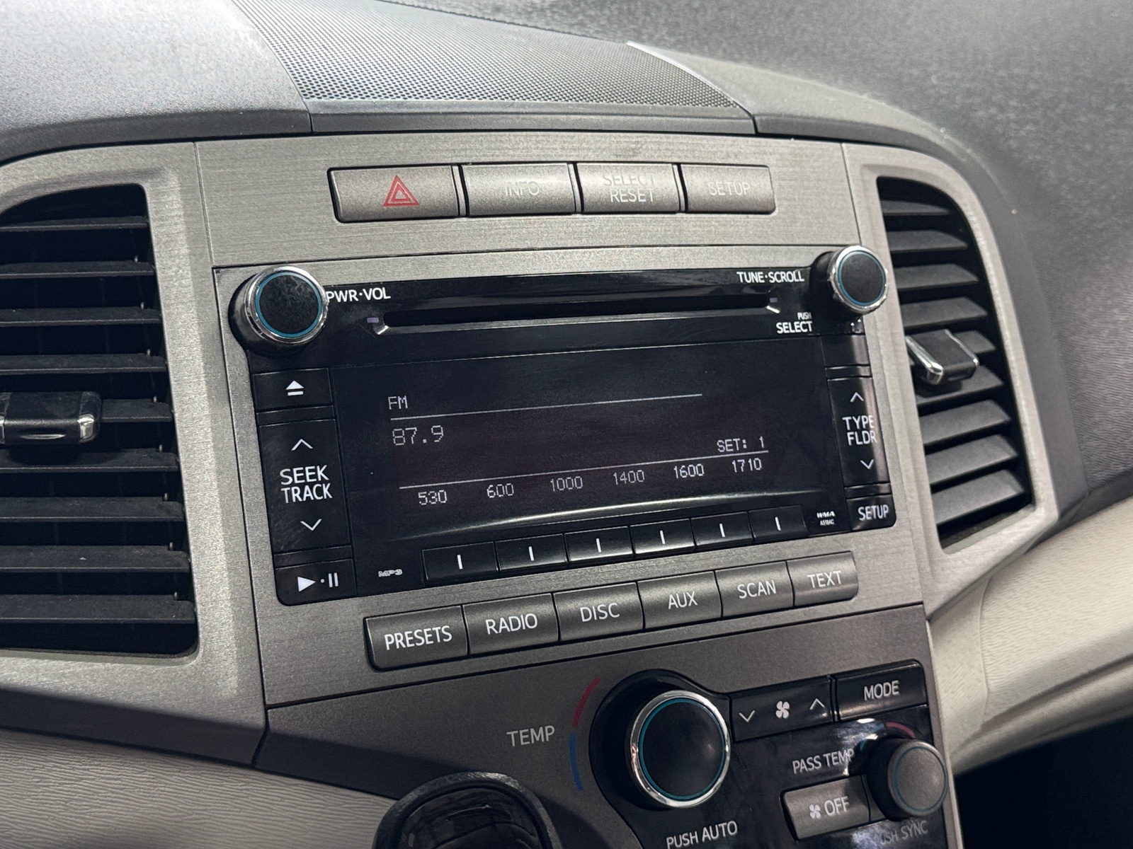 Thumbnail: 2012 Toyota Venza - 4