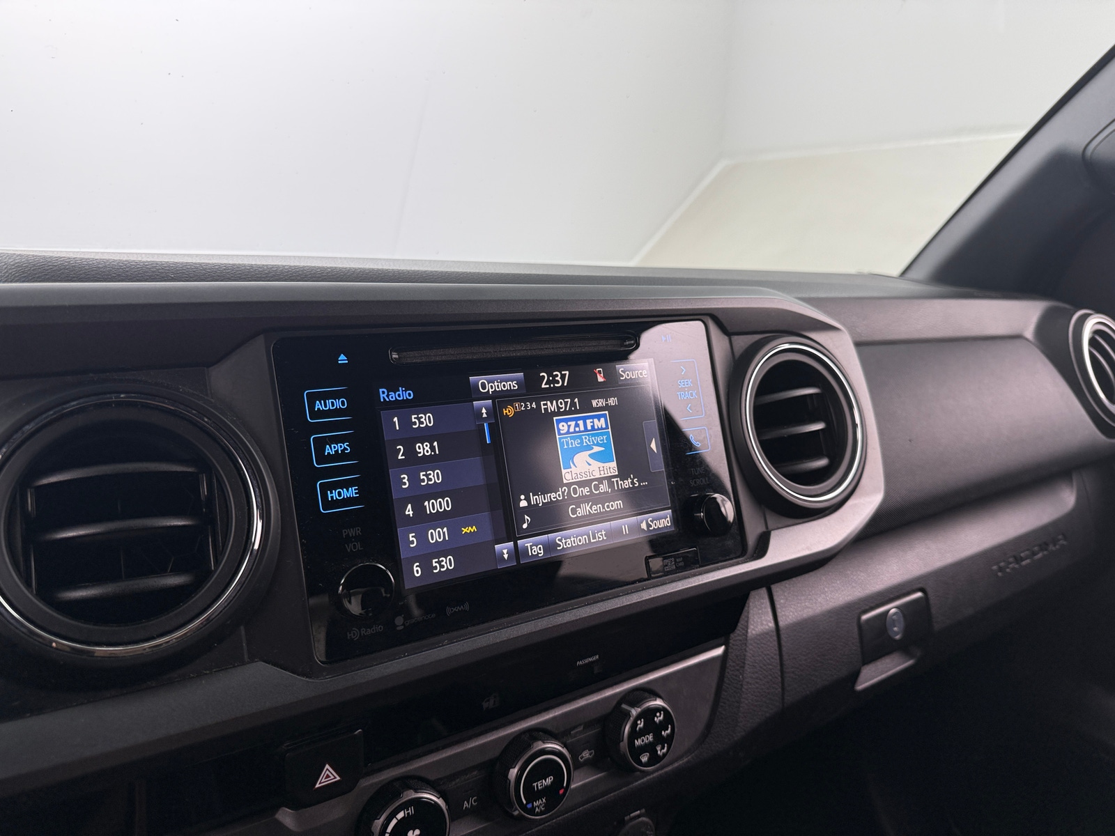 Thumbnail: 2017 Toyota Tacoma - 4