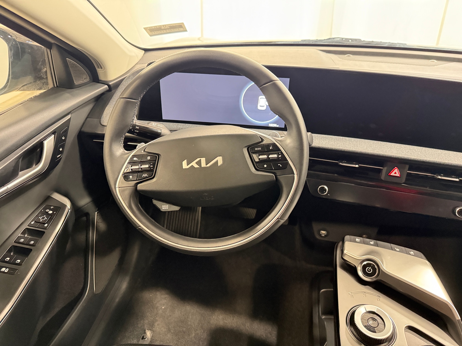 Thumbnail: 2023 Kia EV6 - 4