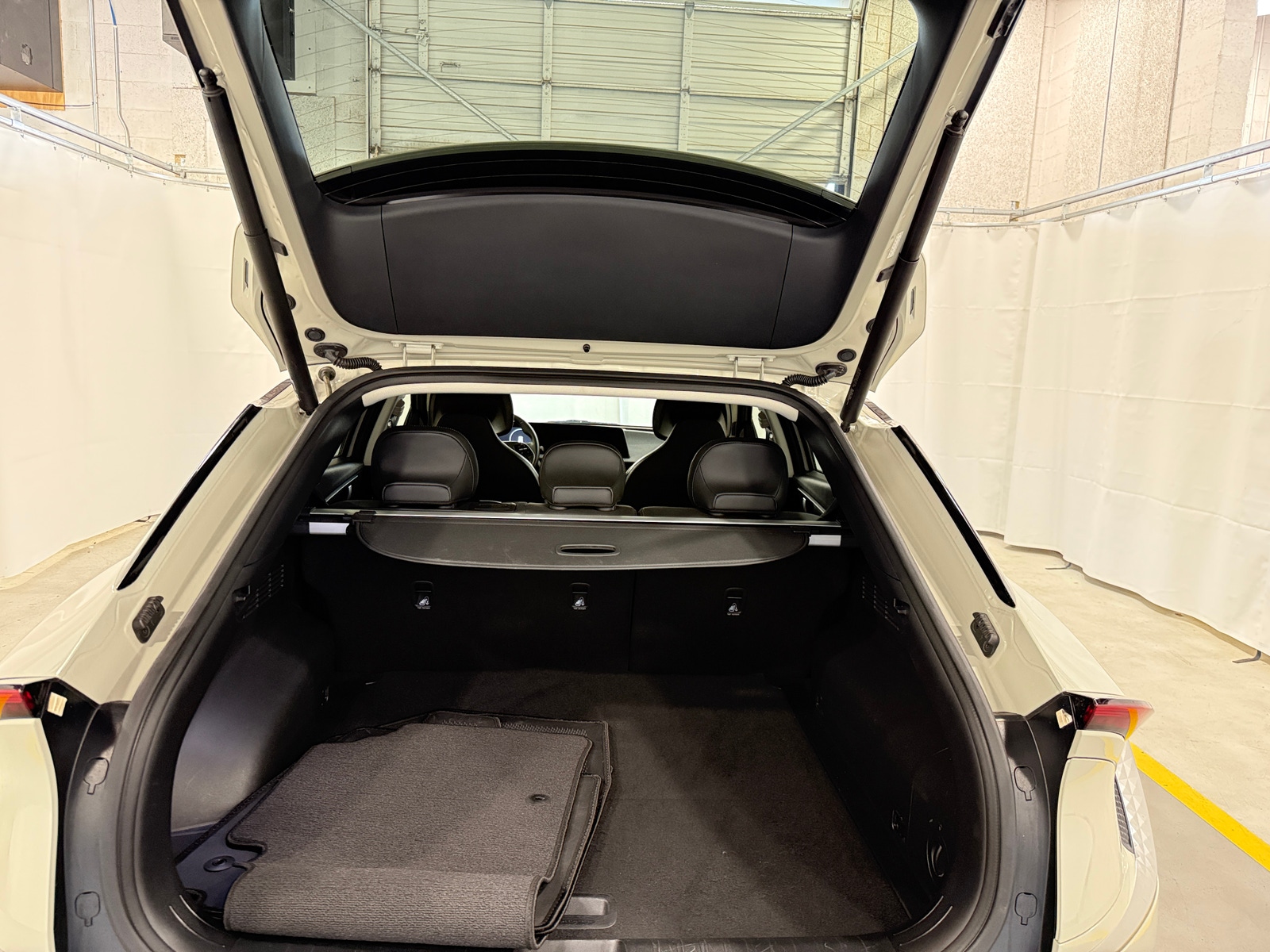 Thumbnail: 2023 Kia EV6 - 6